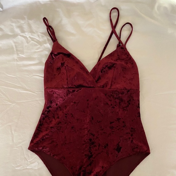 Tops - Crushed velvet body suit